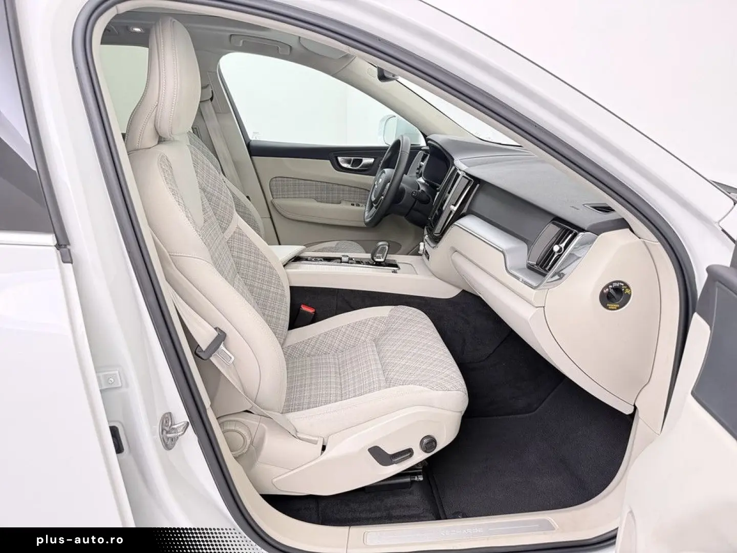 VOLVO XC60 T8 Core Recharge Plug-In Hybrid AWD PDC LED