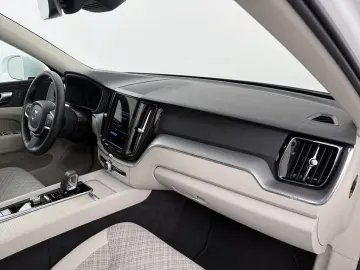VOLVO XC60 T8 Core Recharge Plug-In Hybrid AWD PDC LED