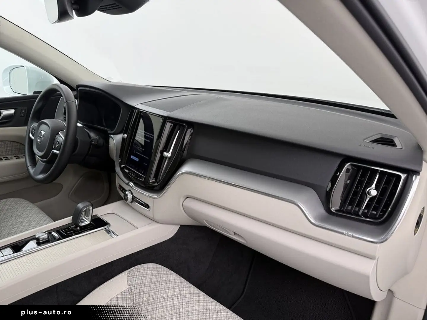 VOLVO XC60 T8 Core Recharge Plug-In Hybrid AWD PDC LED