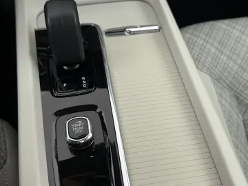 VOLVO XC60 T8 Core Recharge Plug-In Hybrid AWD PDC LED