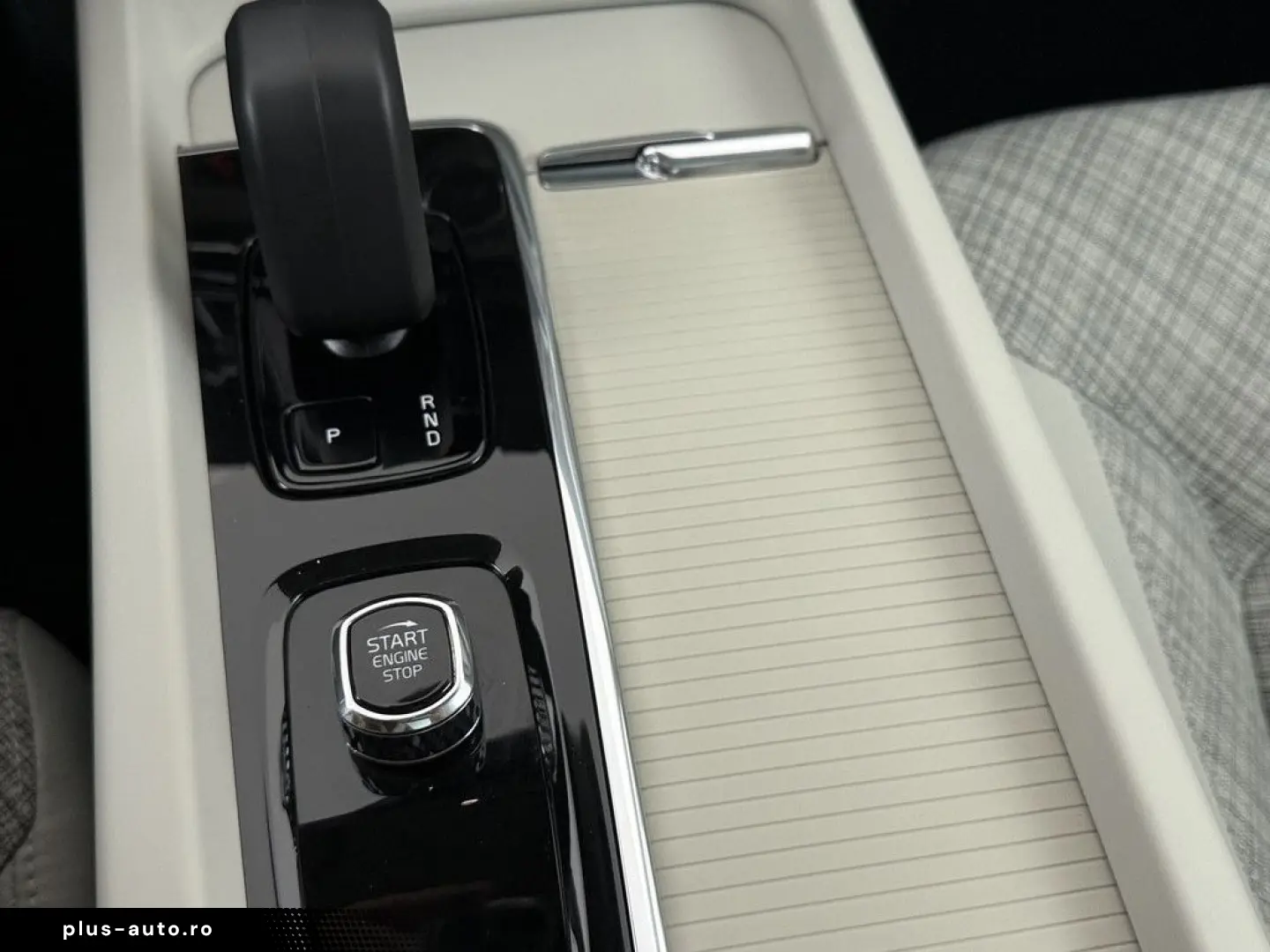 VOLVO XC60 T8 Core Recharge Plug-In Hybrid AWD PDC LED