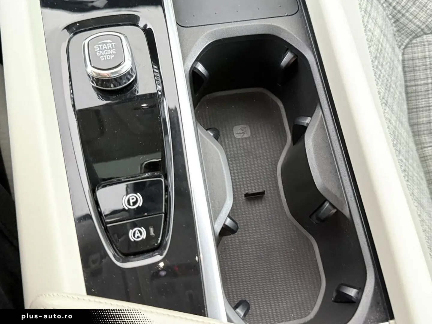 VOLVO XC60 T8 Core Recharge Plug-In Hybrid AWD PDC LED