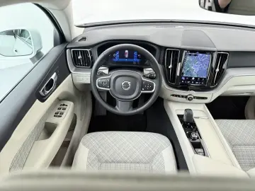 VOLVO XC60 T8 Core Recharge Plug-In Hybrid AWD PDC LED
