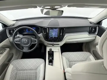 VOLVO XC60 T8 Core Recharge Plug-In Hybrid AWD PDC LED