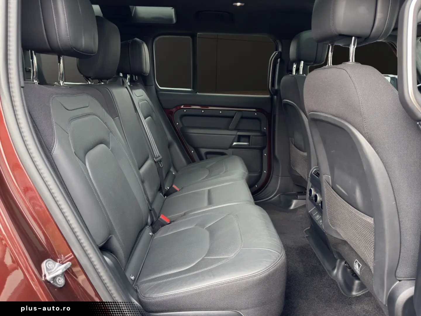 LAND ROVER Defender 110 D300 Sedona Red Edition