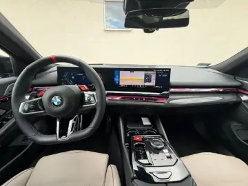 BMW M5 360 DR ASS PROFF PANORAMIC ROOF