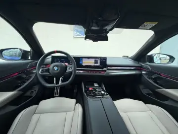 BMW M5 360 DR ASS PROFF PANORAMIC ROOF