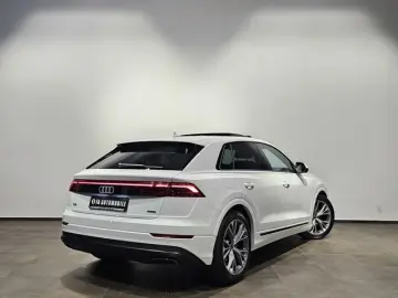 AUDI Q8 55 TFSI e S Line