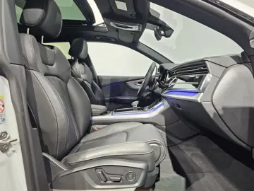AUDI Q8 55 TFSI e S Line