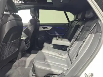 AUDI Q8 55 TFSI e S Line