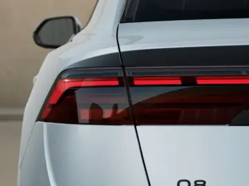 AUDI Q8 SUV TFSI e quattro S line