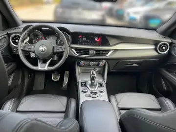 Alfa Romeo Stelvio Veloce 2.2 Diesel Allrad Automatik Pano