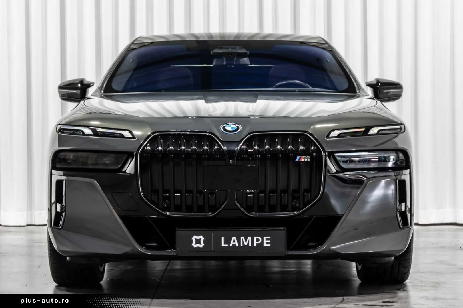 BMW 760 M760e xDrive Executive Lounge Entertainment