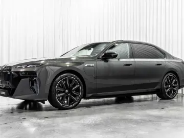 BMW 760 M760e xDrive Executive Lounge Entertainment
