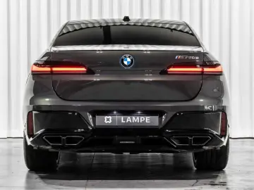 BMW 760 M760e xDrive Executive Lounge Entertainment