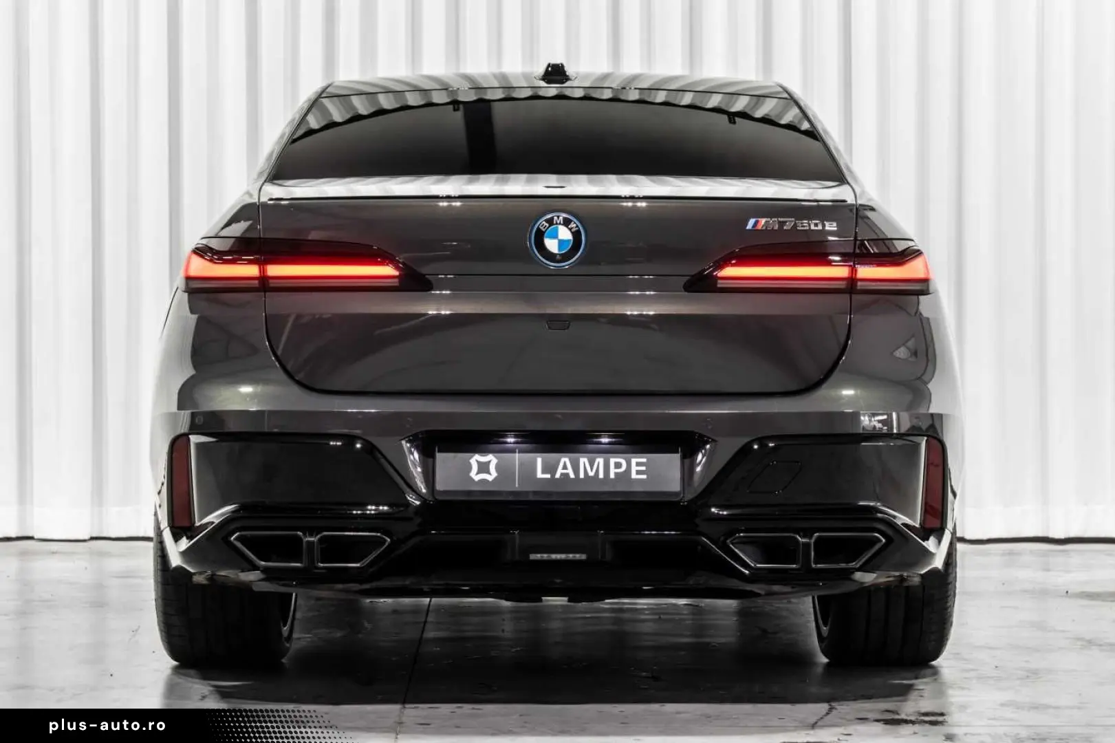 BMW 760 M760e xDrive Executive Lounge Entertainment