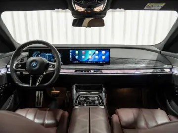 BMW 760 M760e xDrive Executive Lounge Entertainment