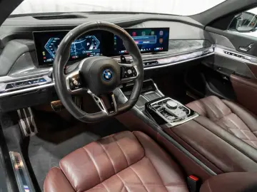 BMW 760 M760e xDrive Executive Lounge Entertainment