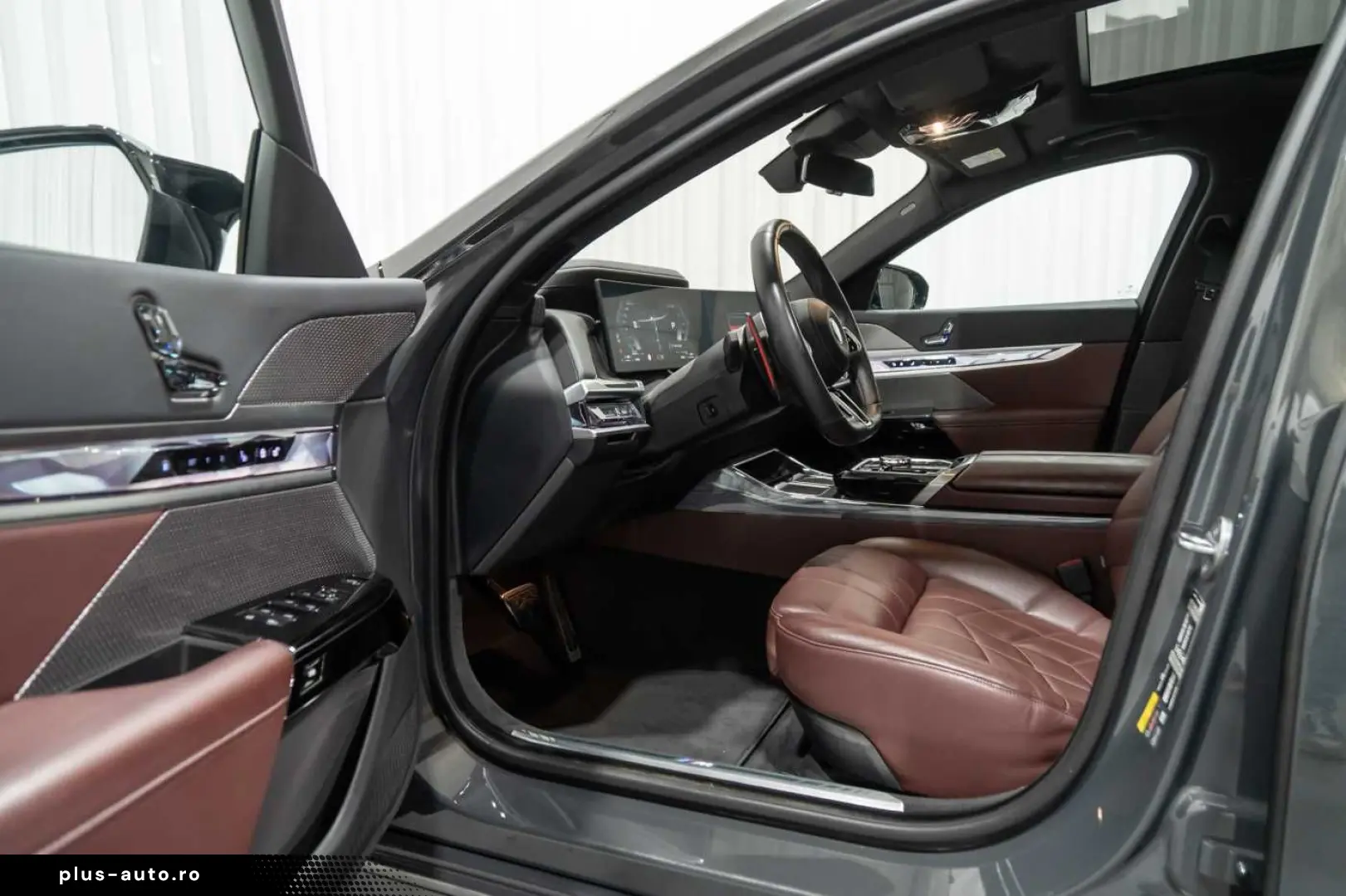 BMW 760 M760e xDrive Executive Lounge Entertainment