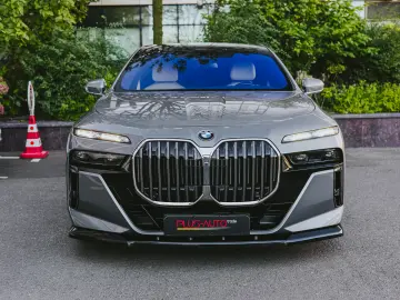 BMW 740d xDrive - oxide grey