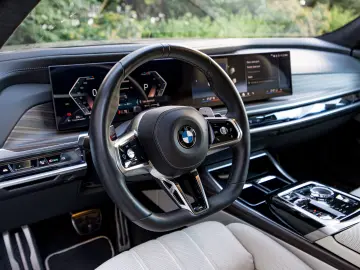 BMW 740d xDrive - oxide grey