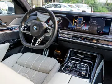 BMW 740d xDrive - oxide grey