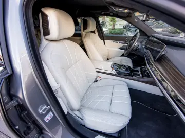 BMW 740d xDrive - oxide grey