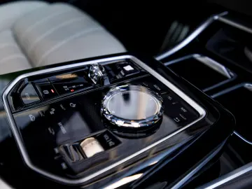 BMW 740d xDrive - oxide grey