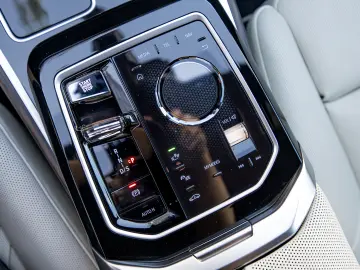 BMW 740d xDrive - oxide grey