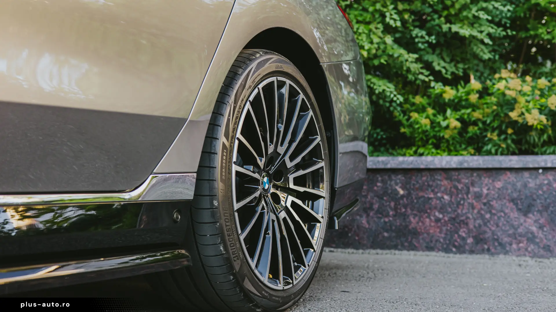 BMW 740d xDrive - oxide grey