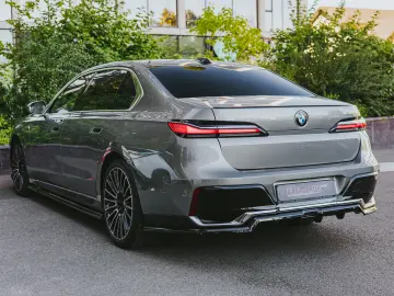 BMW 740d xDrive - oxide grey