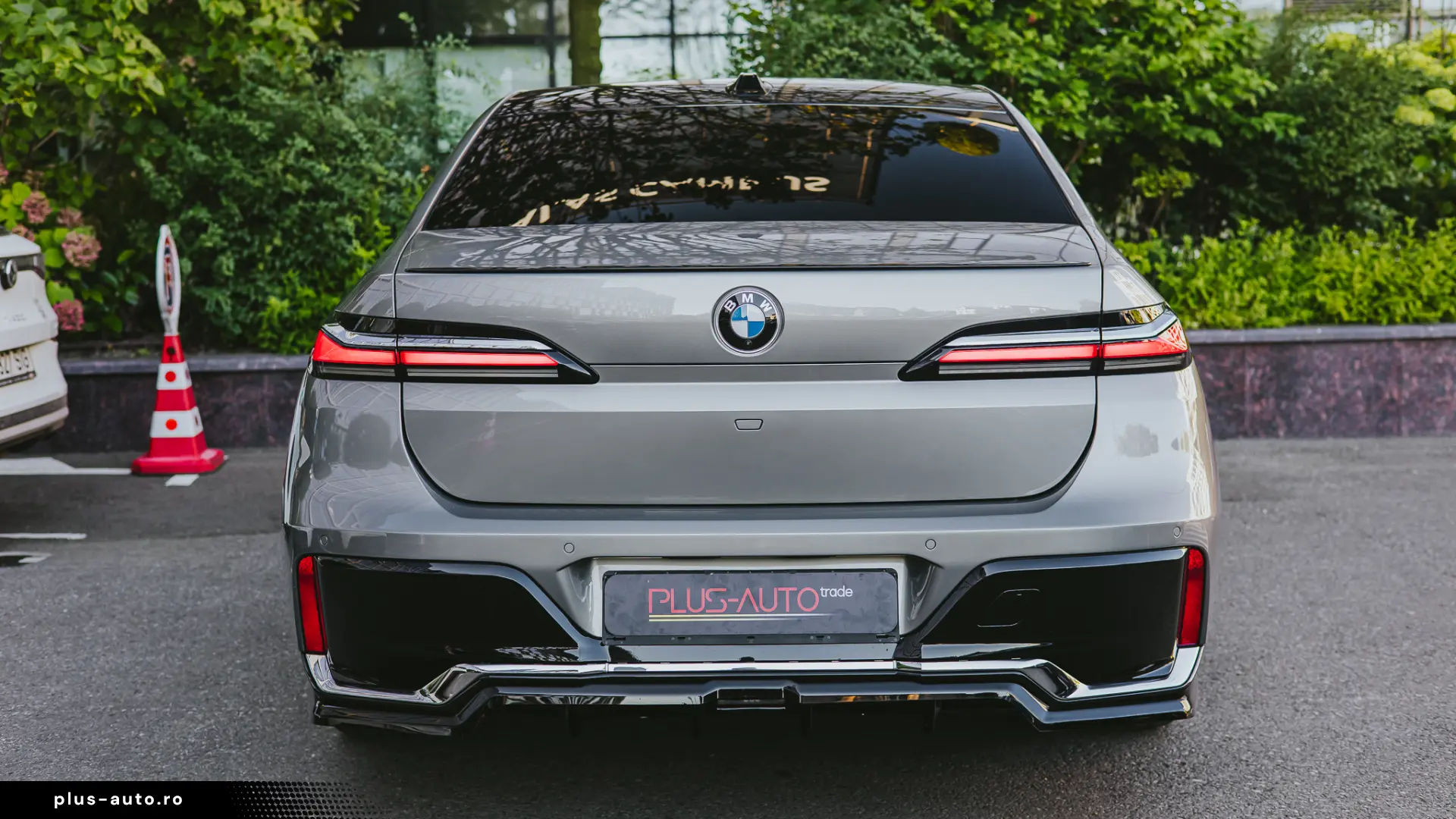 BMW 740d xDrive - oxide grey