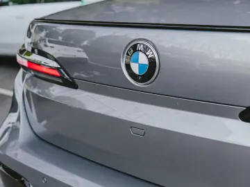 BMW 740d xDrive - oxide grey