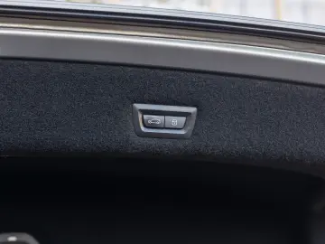 BMW 740d xDrive - oxide grey