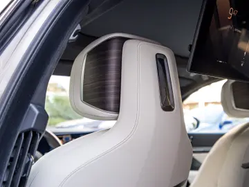 BMW 740d xDrive - oxide grey