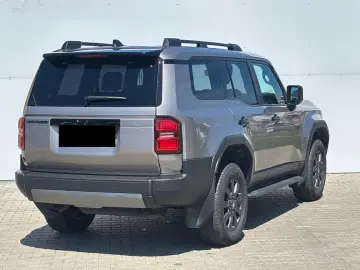 Toyota Land Cruiser 2.8 D-4D 6AT Invincible   4x4   ACC