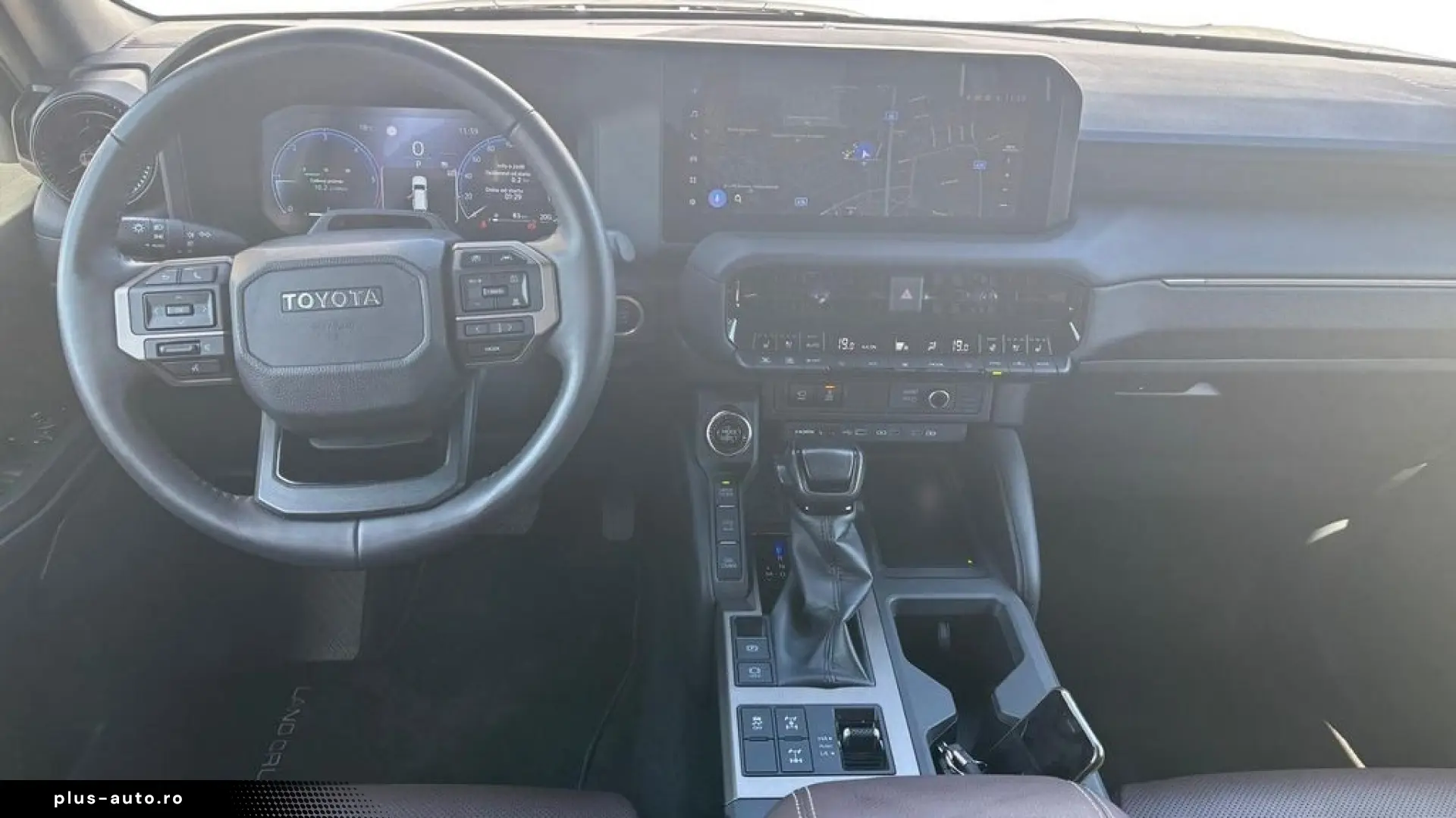 Toyota Land Cruiser 2.8 D-4D 6AT Invincible   4x4   ACC