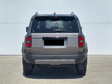 Toyota Land Cruiser 2.8 D-4D 6AT Invincible   4x4   ACC