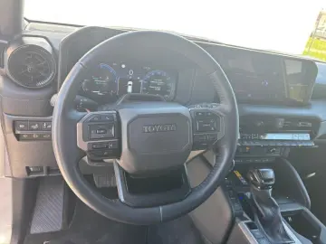 Toyota Land Cruiser 2.8 D-4D 6AT Invincible   4x4   ACC