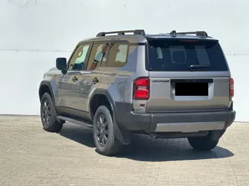 Toyota Land Cruiser 2.8 D-4D 6AT Invincible   4x4   ACC
