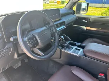 Toyota Land Cruiser 2.8 D-4D 6AT Invincible   4x4   ACC