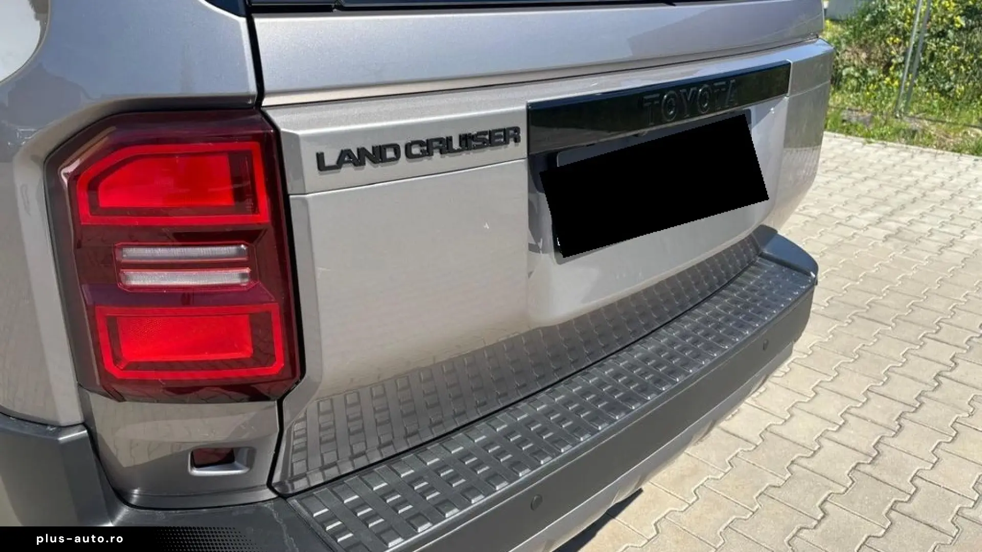 Toyota Land Cruiser 2.8 D-4D 6AT Invincible   4x4   ACC