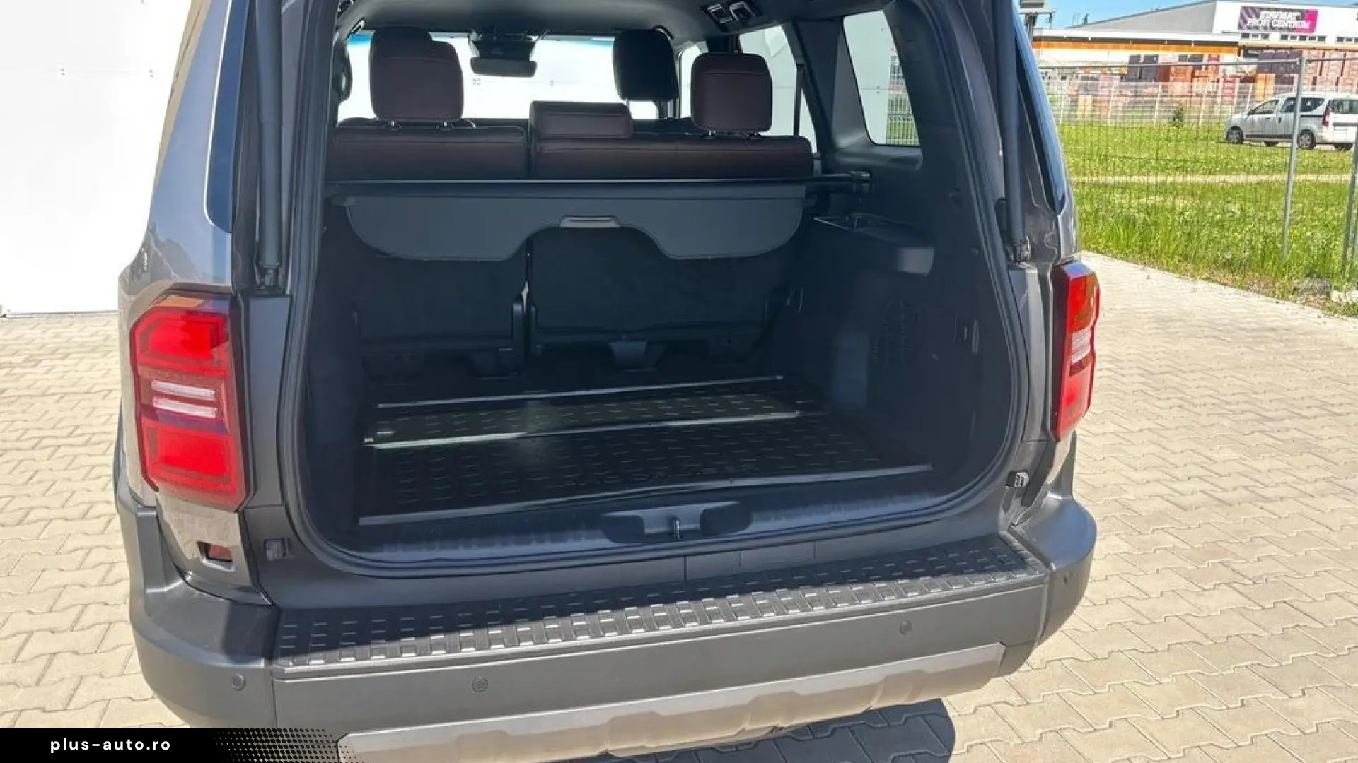 Toyota Land Cruiser 2.8 D-4D 6AT Invincible   4x4   ACC