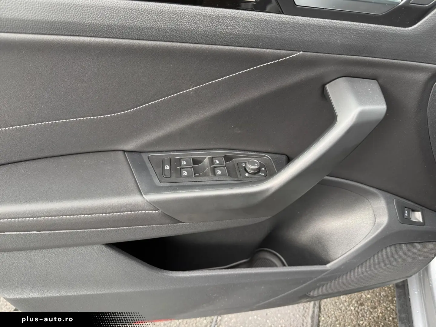 VW T-Roc R-Line 2.0 l TSI OPF 4MOTION 140 k W (190