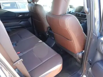 Toyota Land Cruiser 2.8 D-4D 8AT Invincible 360