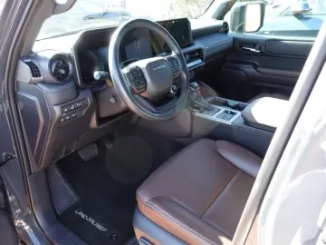 Toyota Land Cruiser 2.8 D-4D 8AT Invincible 360