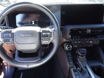 Toyota Land Cruiser 2.8 D-4D 8AT Invincible 360