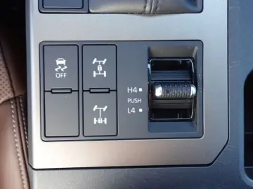 Toyota Land Cruiser 2.8 D-4D 8AT Invincible 360