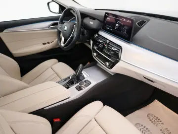 BMW 530e Leder Navi LED SpSi SH Kamera Parkassist.