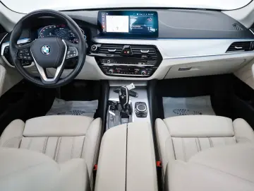 BMW 530e Leder Navi LED SpSi SH Kamera Parkassist.